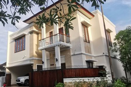 Disewakan Rumah Mewah 3 Lantai Full Furnished di Banjar Wijaya (Sinar Mas Land), Tangerang