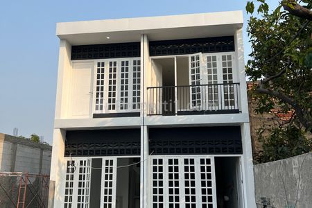 Dijual Rumah 2 Lantai 2 Kamar Tidur Ada Balkon di Condet Jakarta Timur