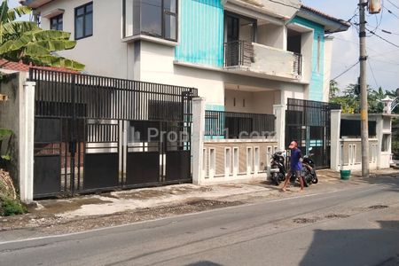 Dijual Rumah Strategis 2 Lantai Siap Buka Usaha di Karanganyar