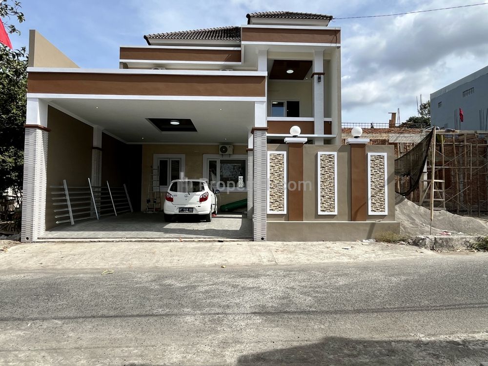 Dijual Rumah Mewah Baru Full Furnish Kolam Renang di Purwomartani Yogyakarta