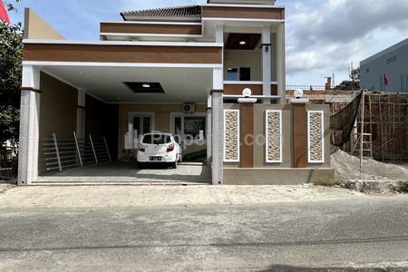 Dijual Rumah Mewah Baru Full Furnish Kolam Renang di Purwomartani Yogyakarta