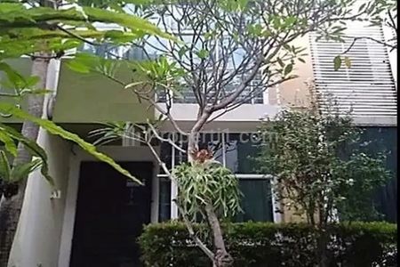 Jual Rumah Kosong SHM di Komplek De Oaze Jakarta Barat