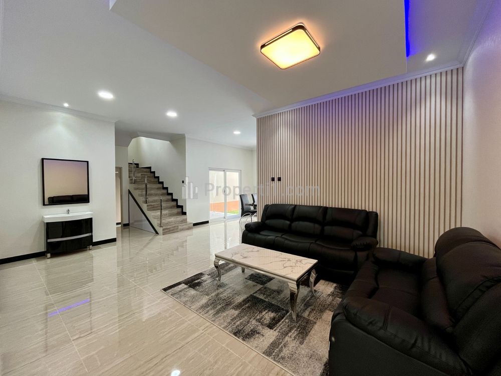 Dijual Rumah Mewah Baru Full Furnish Kolam Renang di Purwomartani Yogyakarta
