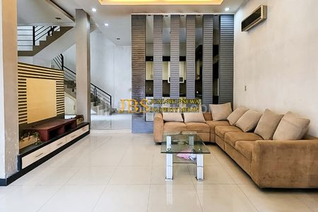 Rumah 2,5 Tingkat Dijual di Komplek Cemara Asri Medan Jalan Orchid