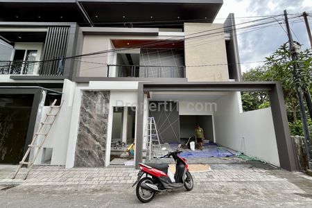 Dijual Rumah Mewah Baru Modern 2 Lantai di Purwomartani Yogyakarta