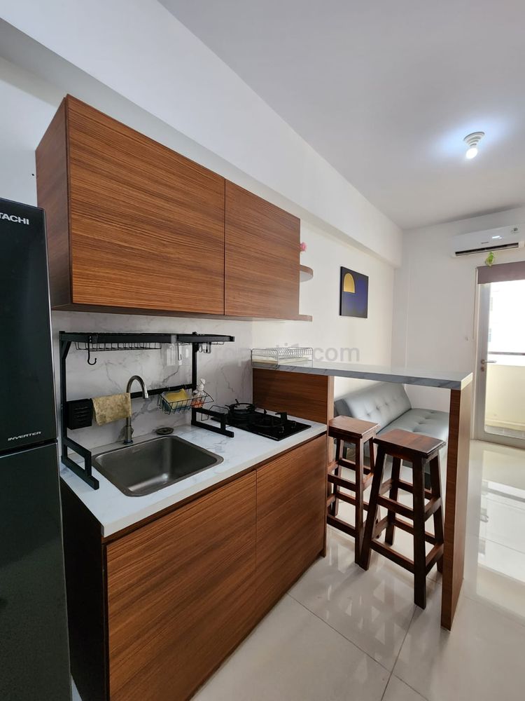 Dijual Cepat Apartemen Gunawangsa Tidar 2 BR+ di Tower B, Lantai 10, Menghadap Kolam Renang dengan View Timur yang Menawan, Furnished