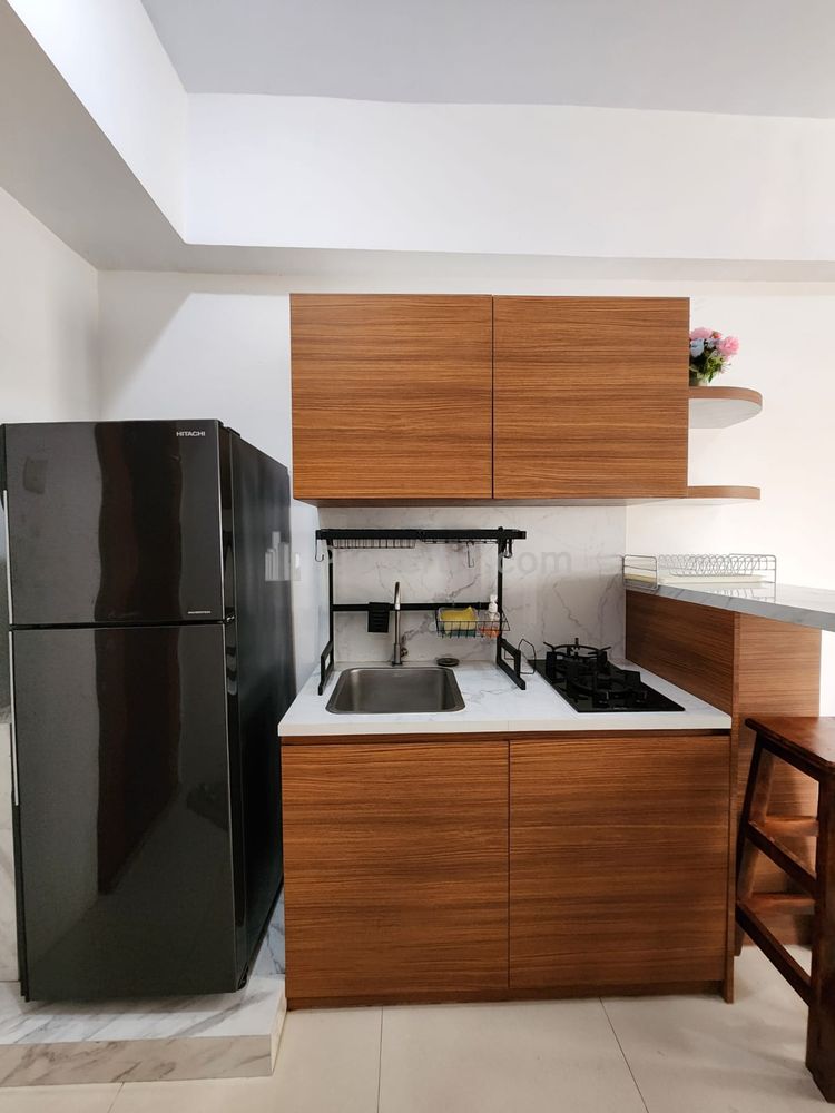 Dijual Cepat Apartemen Gunawangsa Tidar 2 BR+ di Tower B, Lantai 10, Menghadap Kolam Renang dengan View Timur yang Menawan, Furnished