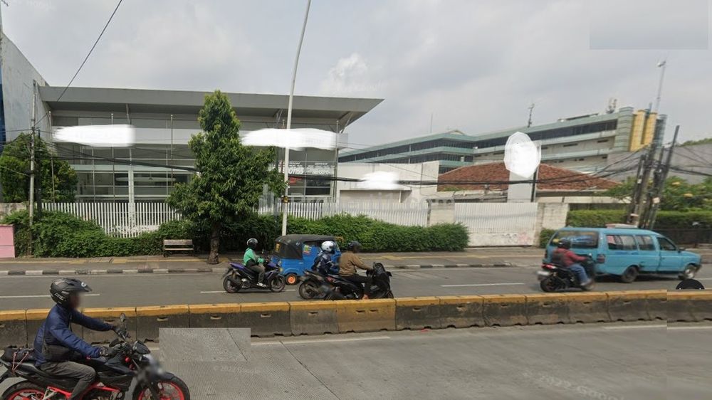 Dijual Gedung 2 Lantai Bekas Showroom di Kampung Melayu, Jatinegara, Jakarta Timur