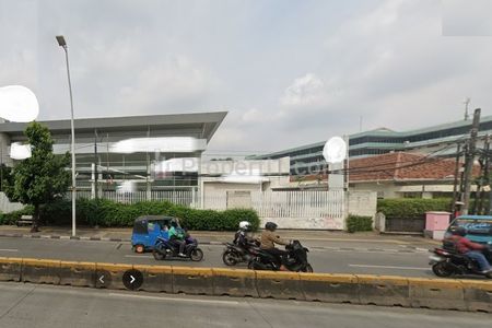 Dijual Gedung 2 Lantai Bekas Showroom di Kampung Melayu, Jatinegara, Jakarta Timur