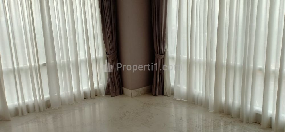 Jual Apartemen Botanica 3+1 BR Semi Furnished 