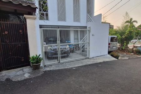 Dijual Rumah Kost Semi Furnished 2 Lantai di Lokasi Strategis Bintaro Jakarta Selatan