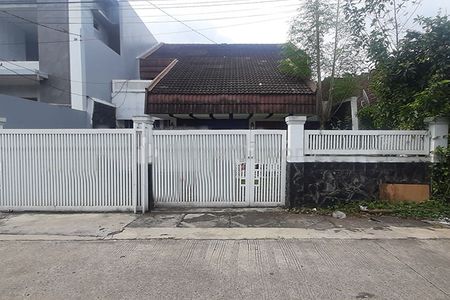 Jual Rumah Modern Etnik di Sayap Jalan Riau Martadinata Bandung