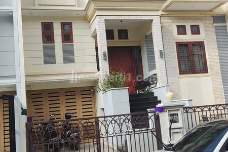 Dijual Rumah 3 Lantai Furnished Mewah di Green Garden Jakarta Barat