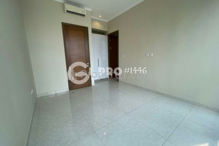 Sewa Taman Anggrek Residence Condominium 3+1 Bedrooms Semi Furnished Siap Huni di Tanjung Duren Jakarta Barat