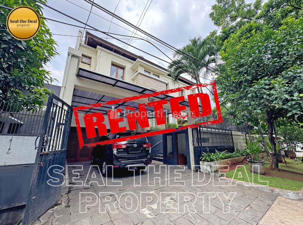 Disewakan Rumah dengan Rooftop di Kebayoran Baru/Blok M/Senayan Jakarta Selatan STD556