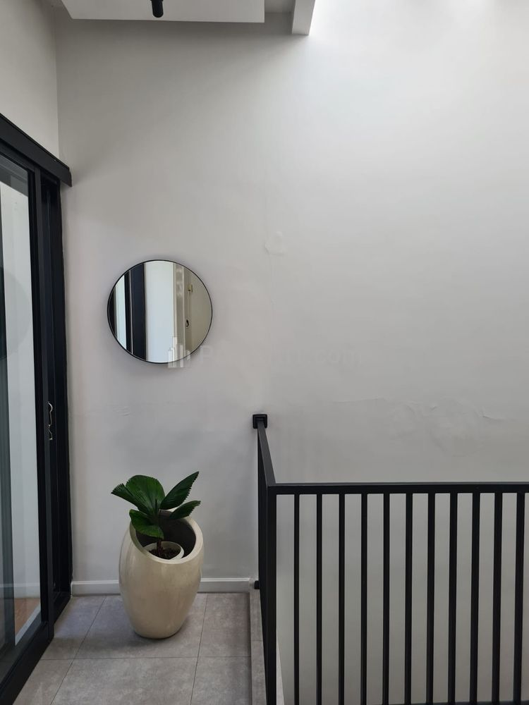 Jual Rumah Minimalis Bagus Buckingham Royal Residence Surabaya