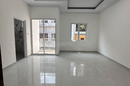 Dijual Rumah Duri Kepa Dekat Mall, Tol, Kampus, RS di Jakarta Barat