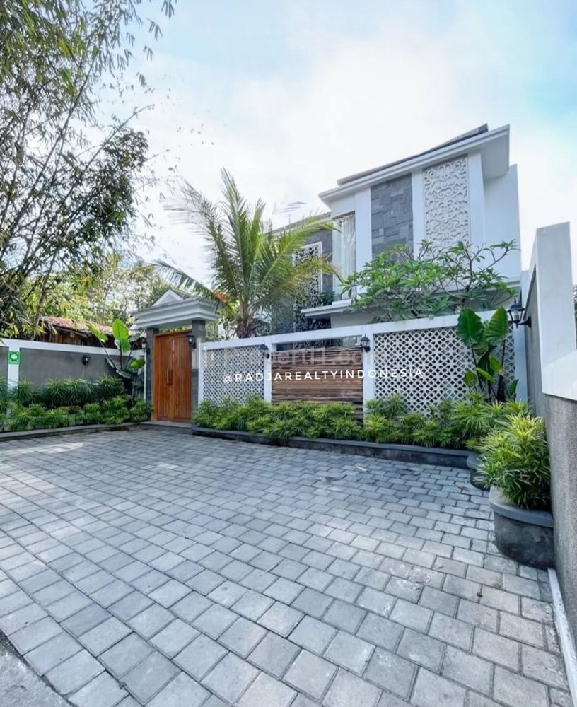Dijual Villa Mewah Modern Kolam Renang di Balecatur Jl. Wates Km 7 Yogyakarta