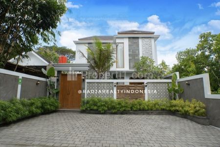Dijual Villa Mewah Modern Kolam Renang di Balecatur Jl. Wates Km 7 Yogyakarta