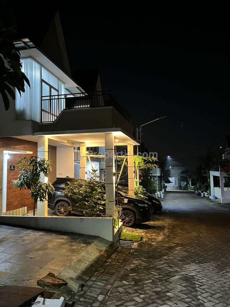 Dijual Rumah Baru 2 Lantai di Joyoagung Malang