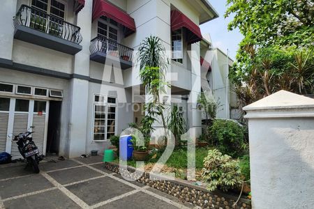 Dijual Rumah di Senopati Kebayoran Baru, Jakarta Selatan