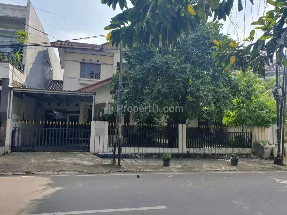 Dijual Rumah Dua Lantai SHM di Jalan Abadi Jakarta Timur 