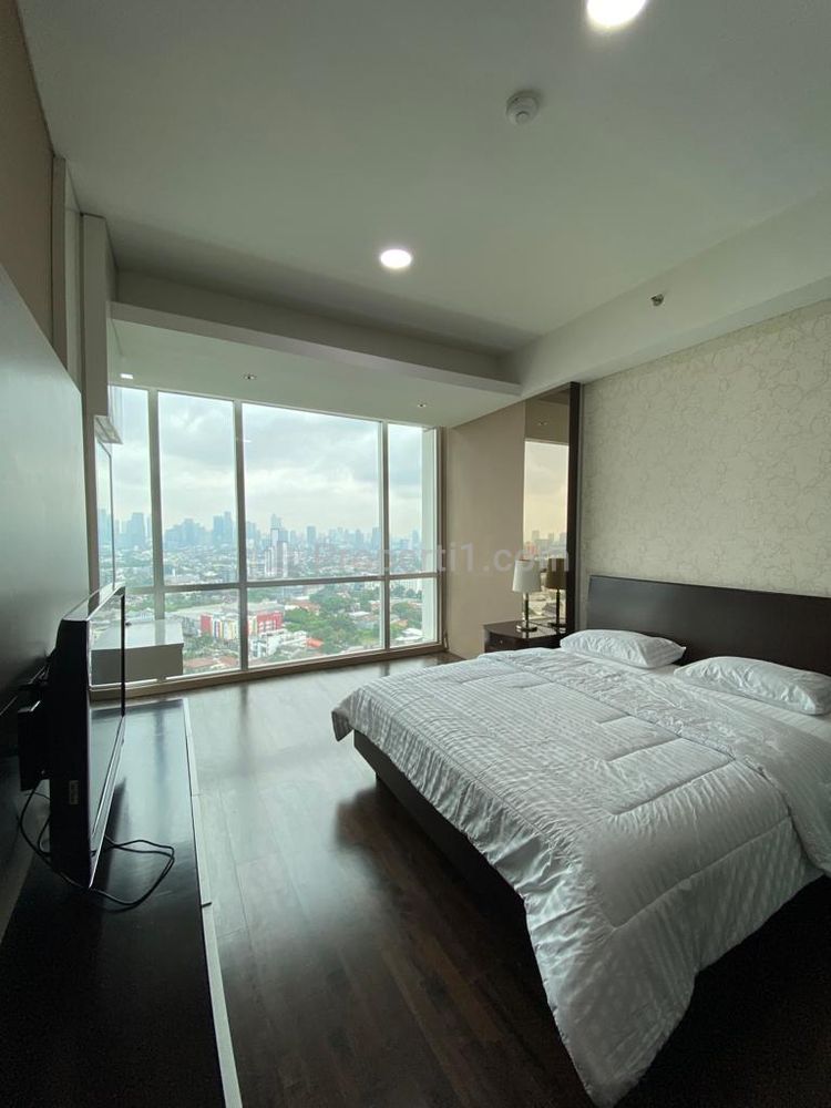 Sewa Apartemen Private Lift 3BR Kemang Village Ritz Tower Good Condition Jakarta Selatan