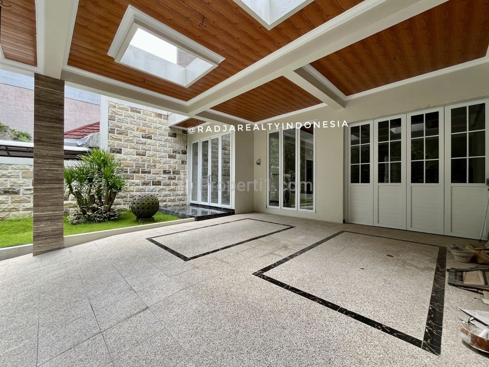 Dijual Rumah Mewah Baru Modern Kolam Renang di Jl. Palagan Km 7,5 Yogyakarta