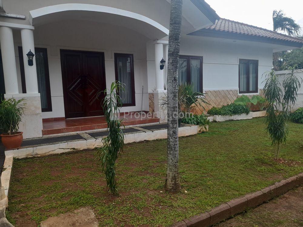 Sewa Rumah Siap Huni Nego Furnish Ada Kolam Renang di Kemang, Jakarta Selatan