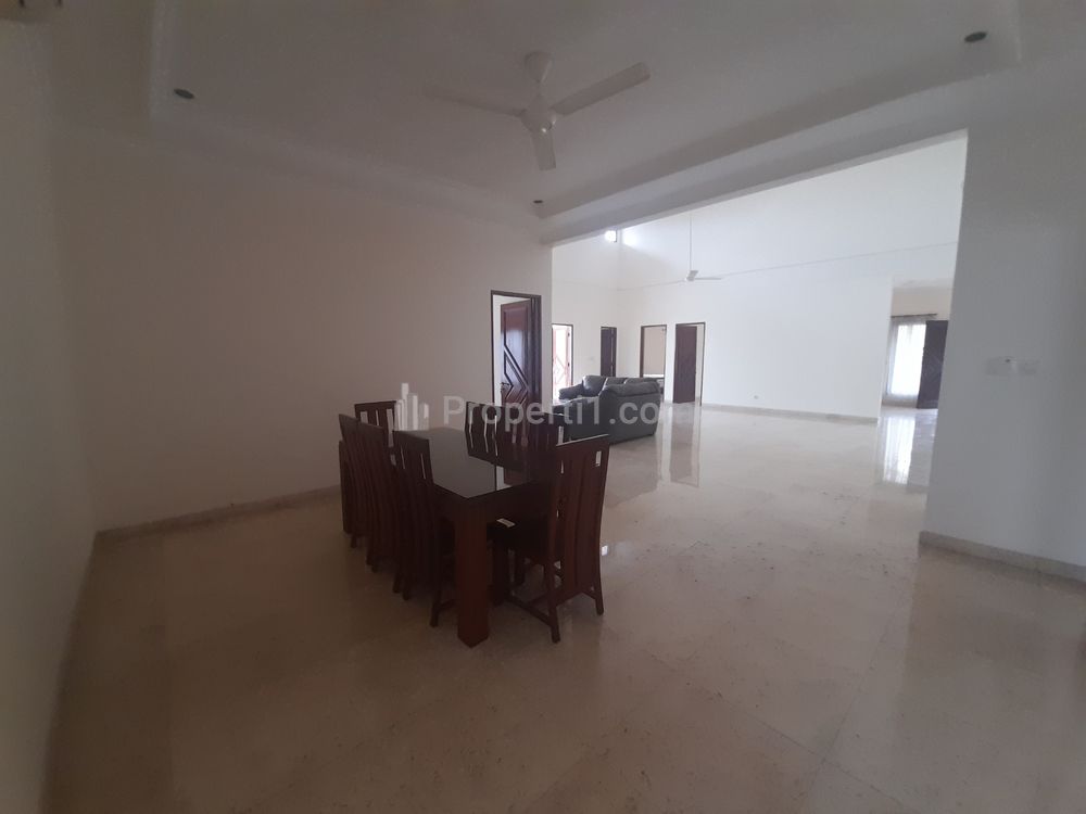Sewa Rumah Siap Huni Nego Furnish Ada Kolam Renang di Kemang, Jakarta Selatan