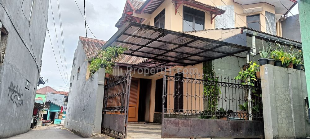 Dijual Rumah Lama 2 Lantai Nyaman dan Luas di Jatiwaringin, Pondok Gede, Bekasi