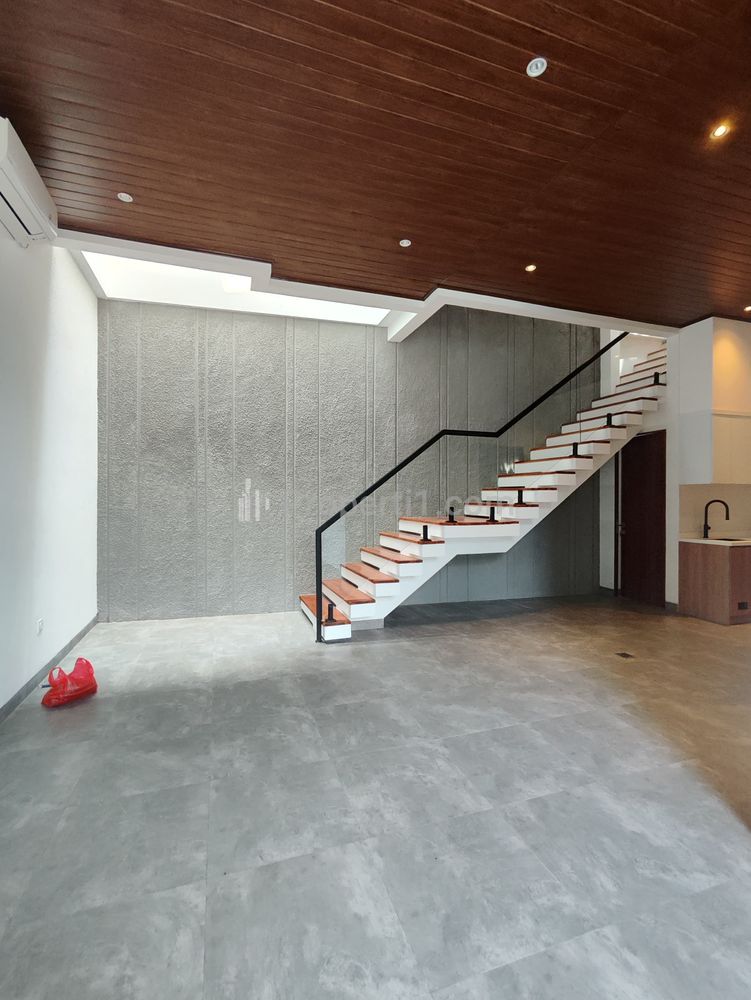 Jual Rumah di Cilandak Jakarta Selatan Dekat Mall Citos - 3BR Semi Furnished
