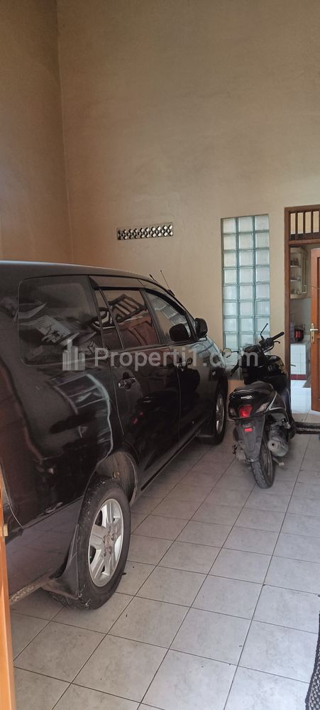 Dijual Rumah Lama 2 Lantai Nyaman dan Luas di Jatiwaringin, Pondok Gede, Bekasi
