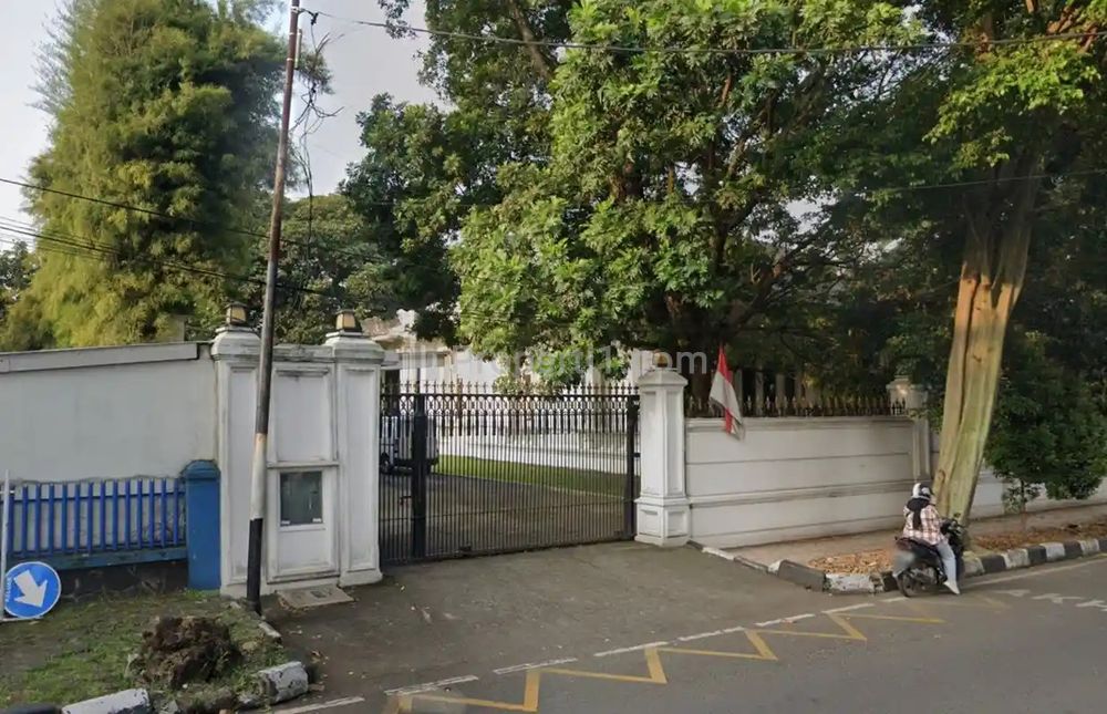Dijual Rumah Luas 1.765 m2 di Jalan Pajajaran, Bandung