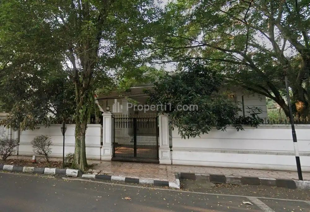 Dijual Rumah Luas 1.765 m2 di Jalan Pajajaran, Bandung