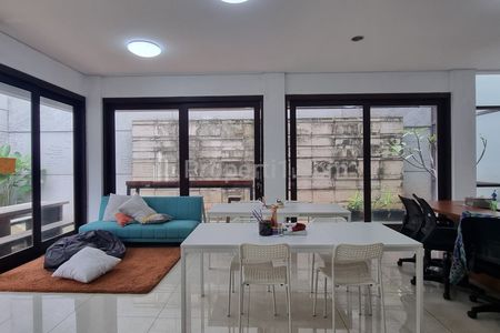 Dijual Rumah Modern 3 Lantai di Gandaria Jakarta Selatan