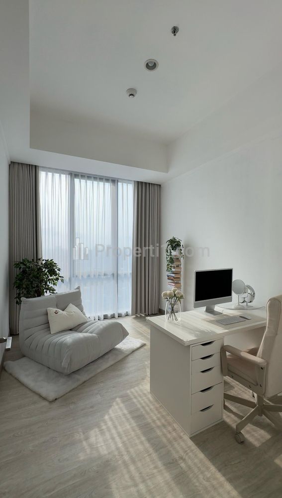 Sewa Apartemen Menara Jakarta Kemayoran 3BR Good Condition and Good Furnished