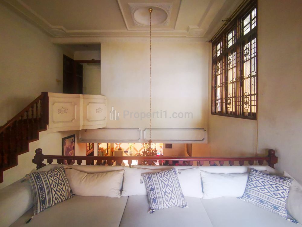 Jual Rumah Akses 2 Mobil Masuk Komplek, 900 Meter ke Tomang Raya, Jakarta Barat