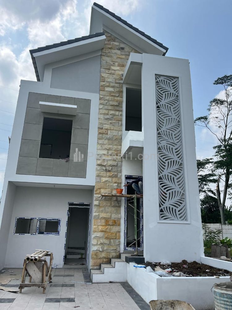 Dijual Rumah 2 Lantai Split Level di Dataran Tinggi Kota Malang