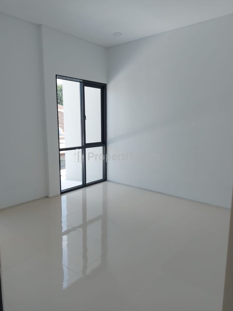 Jual Rumah 2 Lantai Baru Gress di Satelit Utara Surabaya Barat