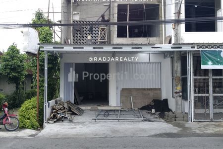 Dijual Ruko Baru 2 Lantai Pinggir Jalan Tamantirto Yogyakarta Dekat Kampus UMY, ALMAATA