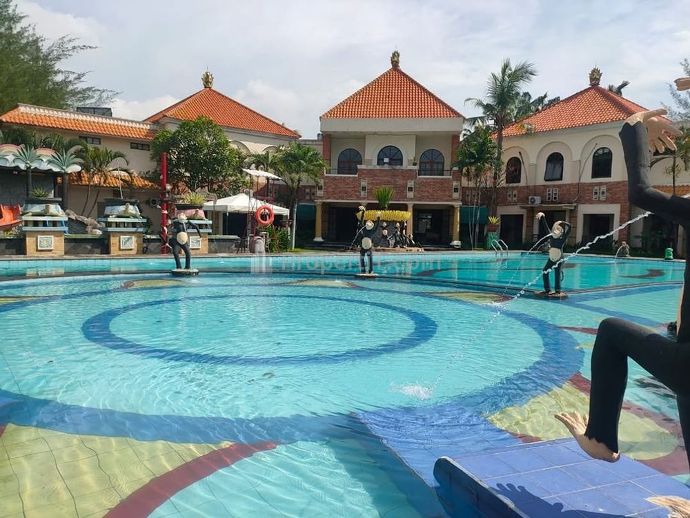 Jual Tempat Usaha Club House Strategis Kompek Puri Mas Surabaya