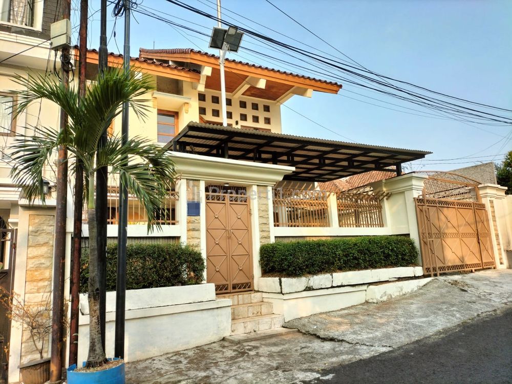 Jual Rumah Mewah SHM di Jalan Yado Jakarta Selatan