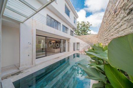 Dijual Villa Mewah di Jalan Pecatu, Badung, Bali