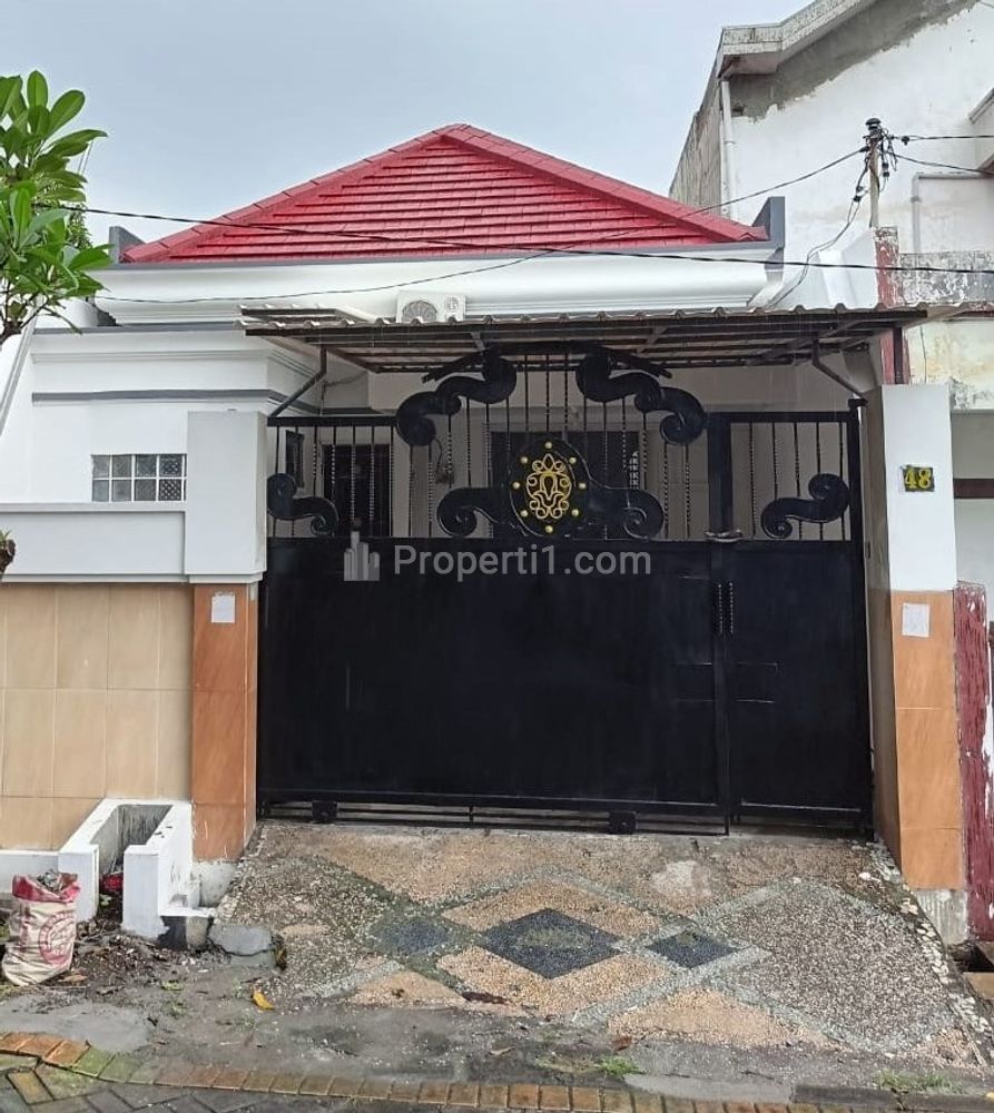 Disewakan Rumah Posisi di Depan Mall CW Surabaya