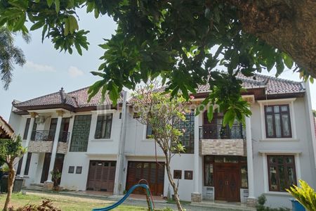 Dijual Rumah Cluster 4 Unit Halaman Luas di Cilandak - Dapsus Jakarta Selatan