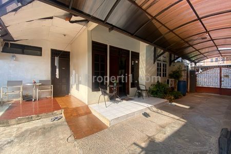 Carport dan area teras rumah