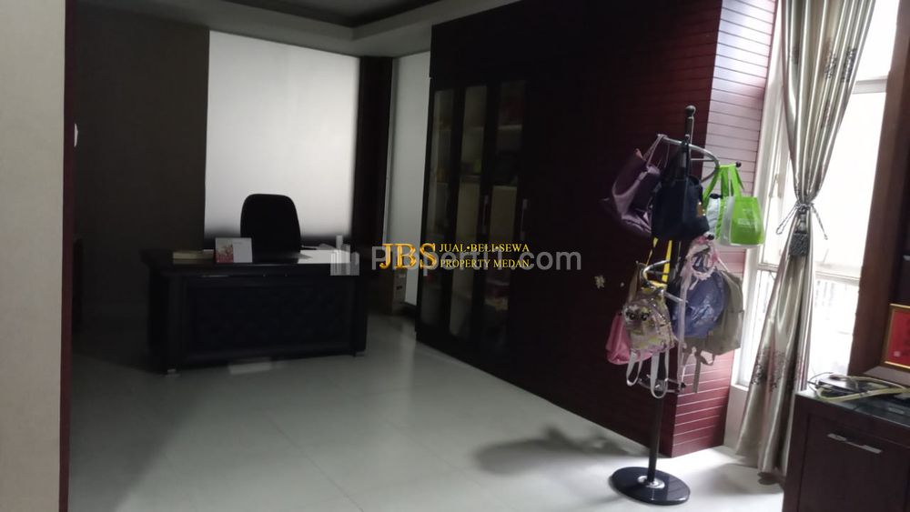 Rumah 3 Tingkat Dijual di Komplek Cemara Asri Medan Jalan Merbau