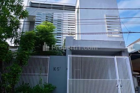 Dijual Rumah 2,5 Lantai di Griya Babatan Mukti, Surabaya