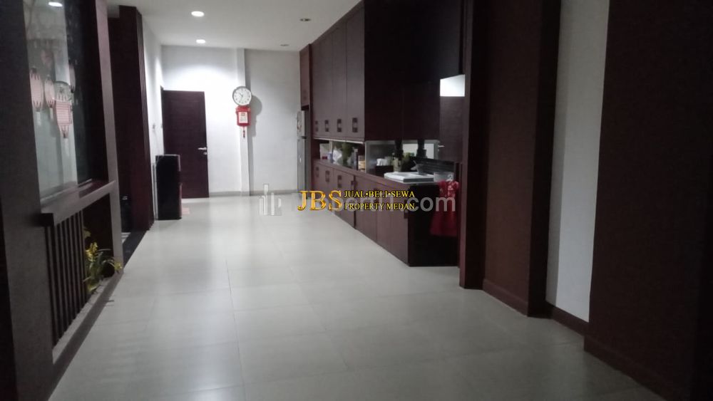 Rumah 3 Tingkat Dijual di Komplek Cemara Asri Medan Jalan Merbau